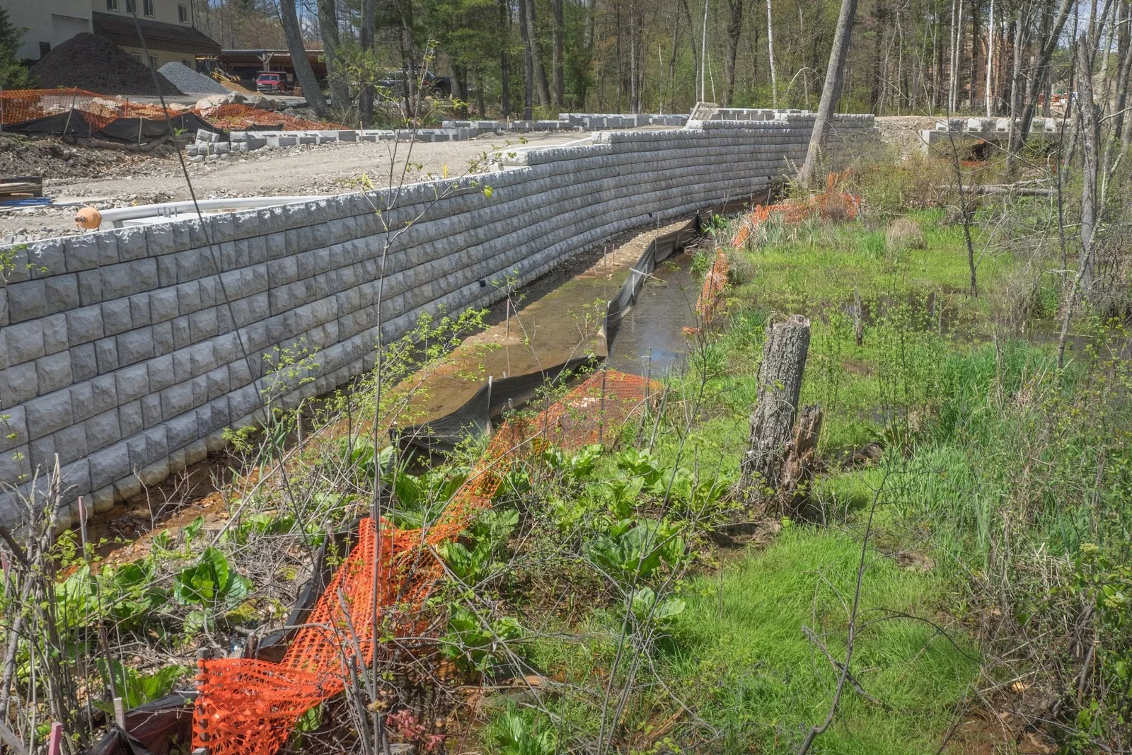 Concrete retaining wall blocks for Hamilton landscaping